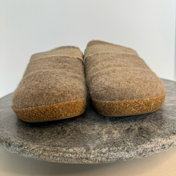 Earth Origins Tan Brown Wool Boston Slip On Clogs Loafers 9 - Picture 3 of 12